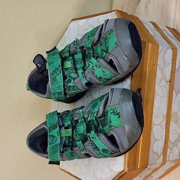 Old Navy Outdoor Summer Trek Shoes - Picture 1 of 7